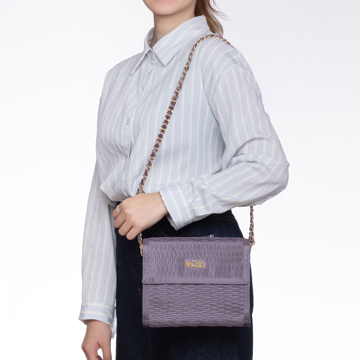 กระเป๋าสะพายข้าง Pleated Satin